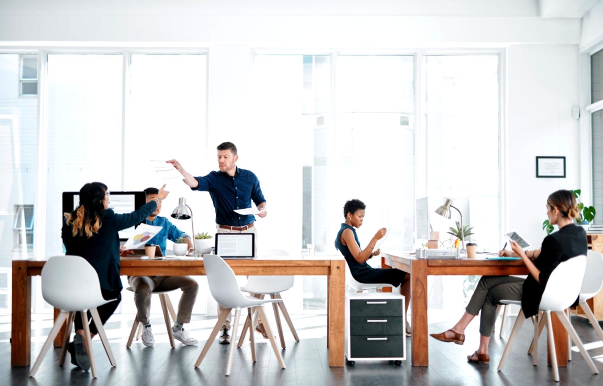 Financial analysis and economic data visualization